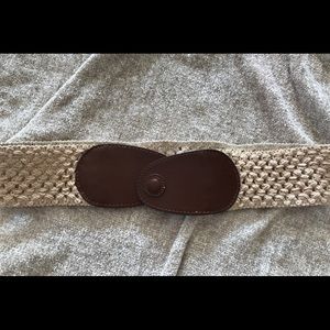 Brown/tan elastic belt